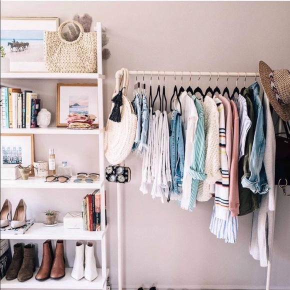 • Mystery Bundle • Closet Clear Out • - Picture 2 of 8